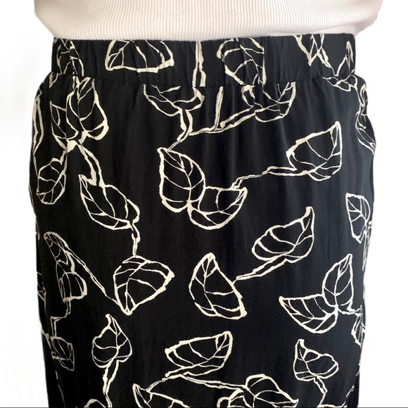 3/$30 Reitman’s Black Leaf-print A-Line Skirt Sz 6 - Picture 3 of 9